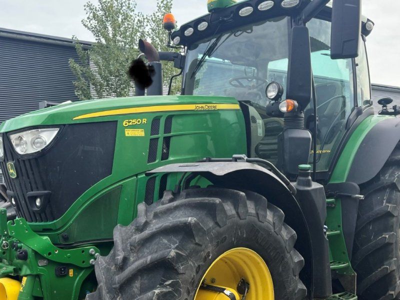 John Deere 6250R