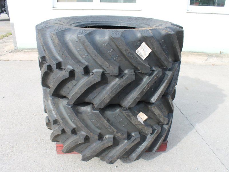 BKT 600/65 R28