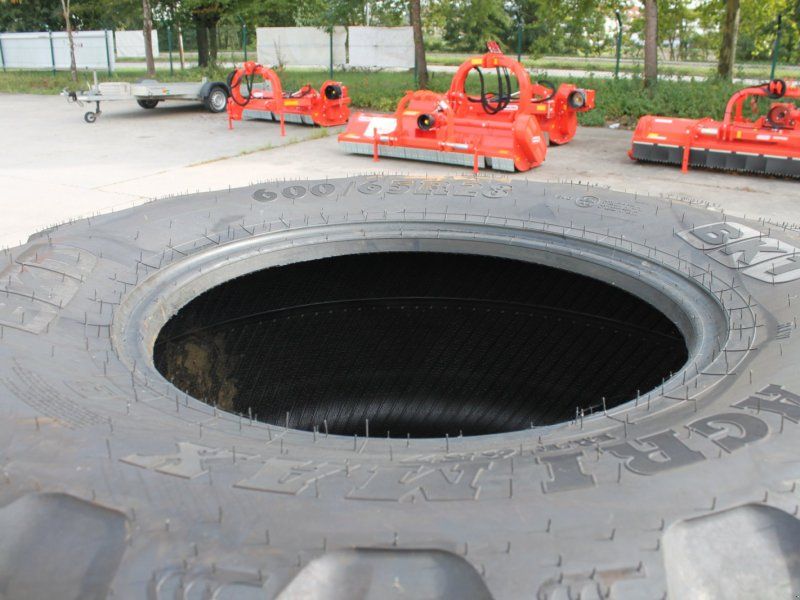 BKT 600/65 R28