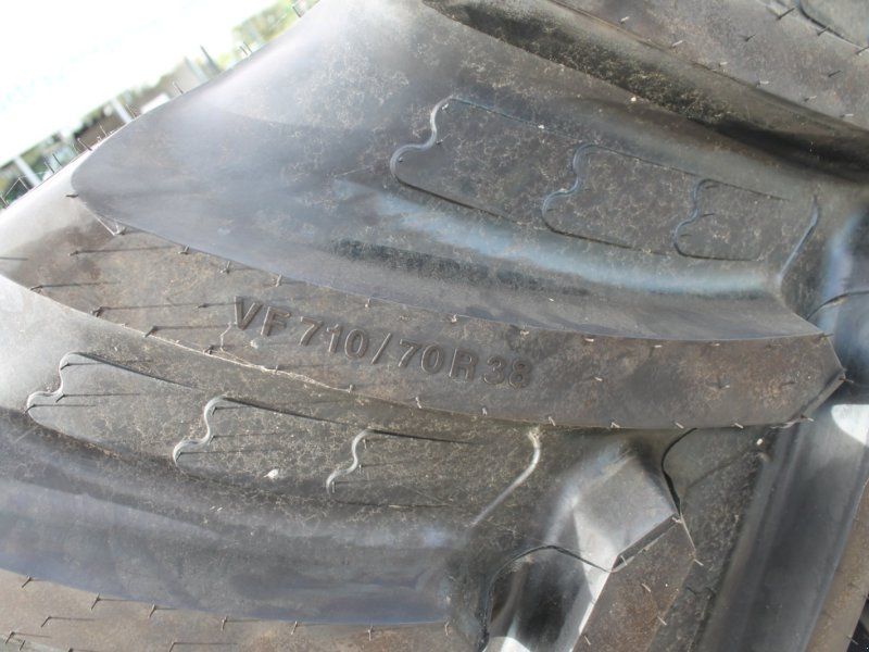 BKT 710/70 R38