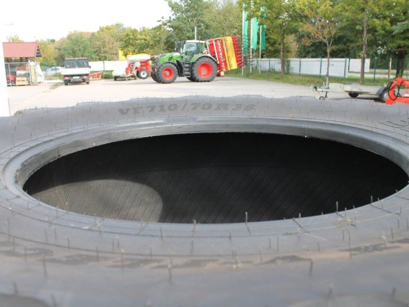 BKT 710/70 R38
