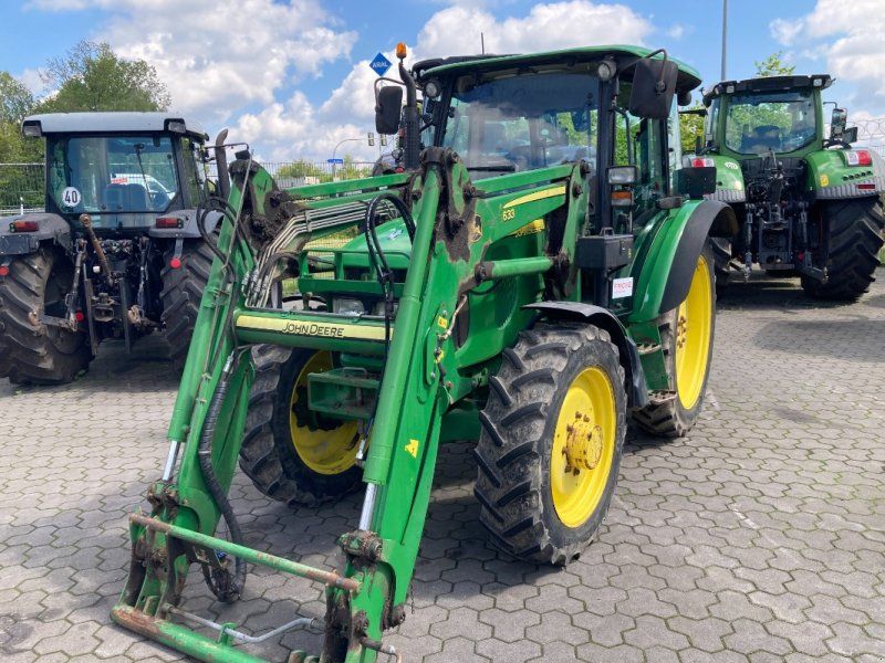John Deere 5820