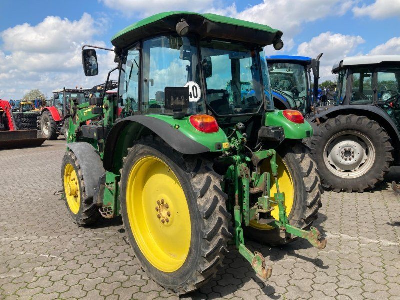 John Deere 5820