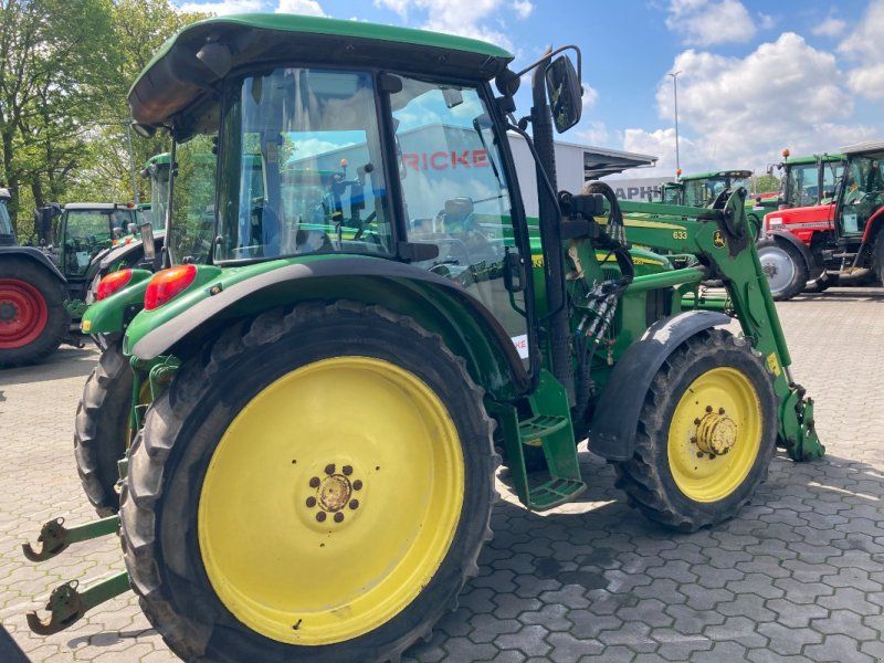 John Deere 5820