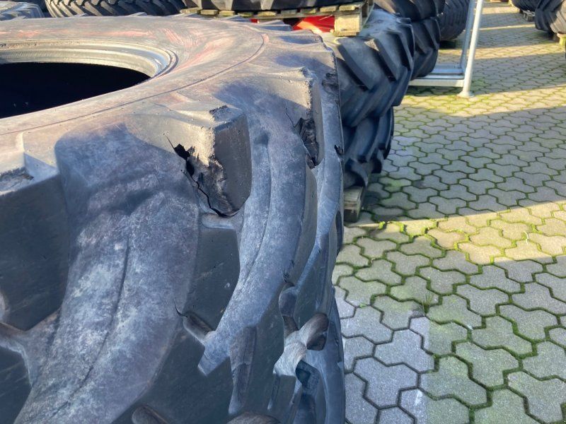2 X 650/65 R38