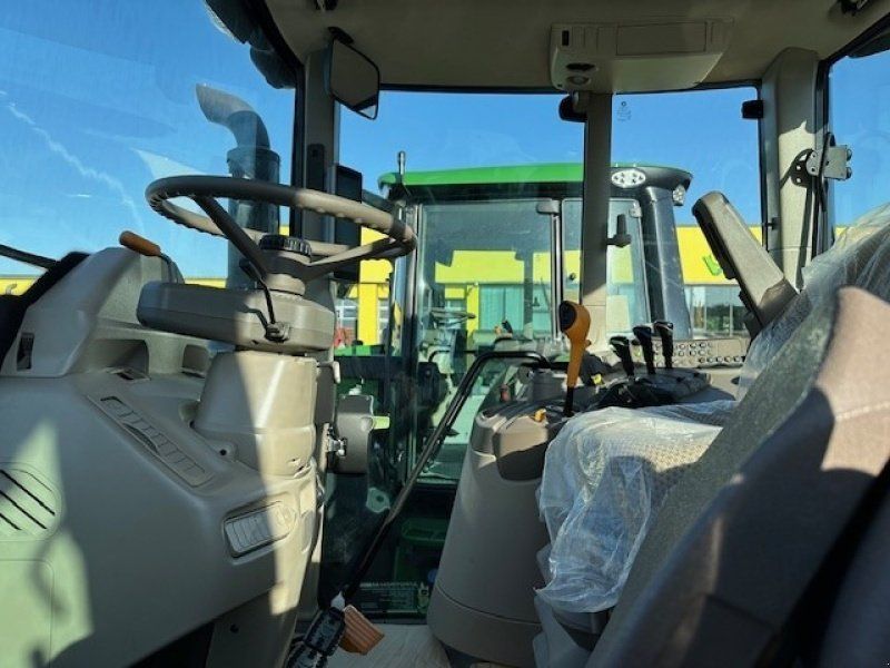 John Deere 6110 M   NEU