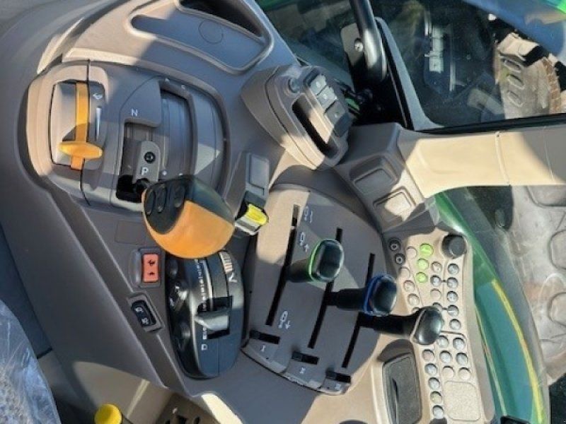 John Deere 6110 M   NEU