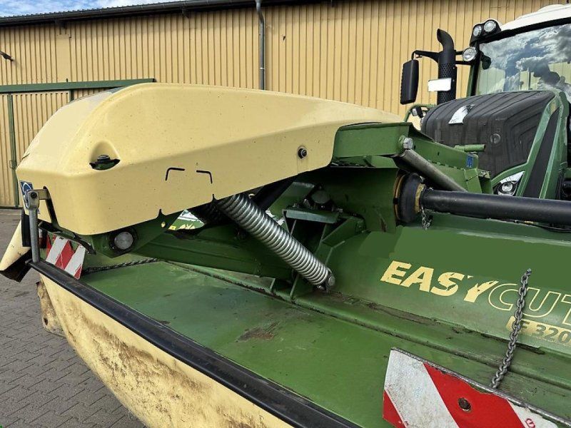 Krone Easy Cut F 320 CV und Easy Cut B 870 CV mit Schwadzusammenführun
