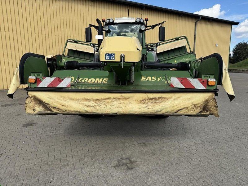 Krone Easy Cut F 320 CV und Easy Cut B 870 CV mit Schwadzusammenführun