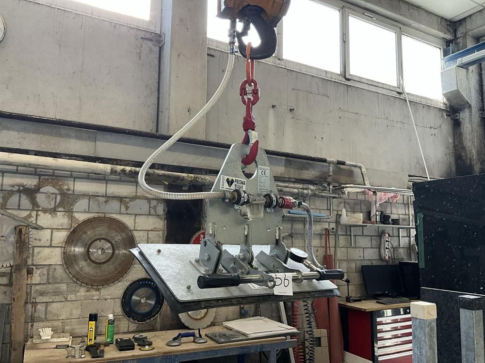 2022 Righetti M1A 300 vacuum lifter with pump