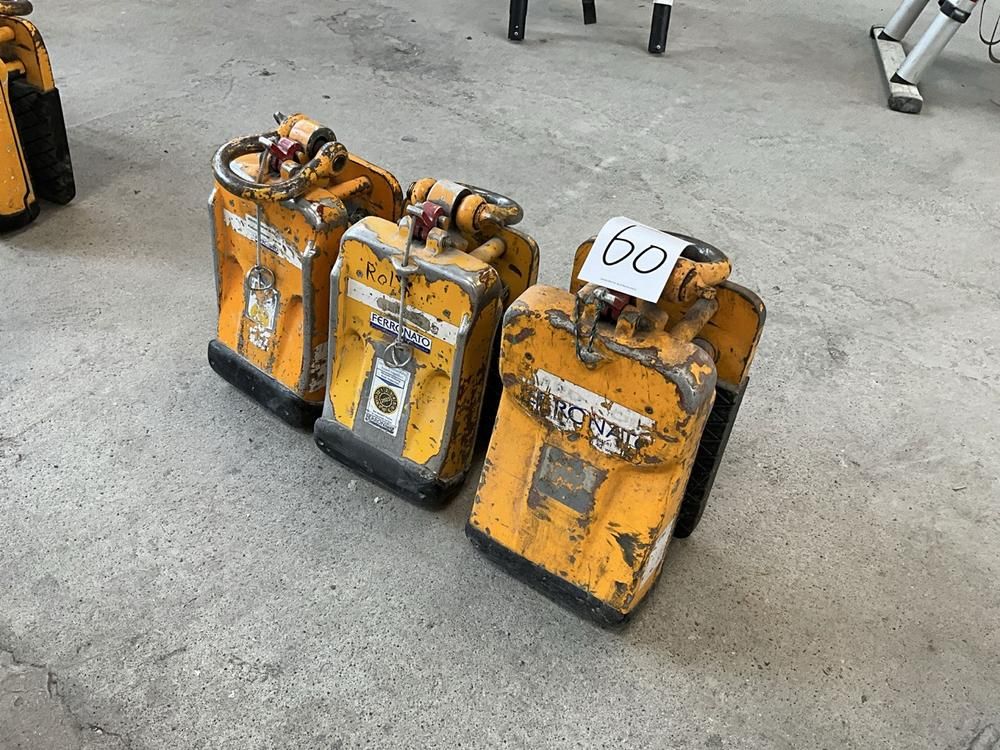 Various lifting clamps (3x)