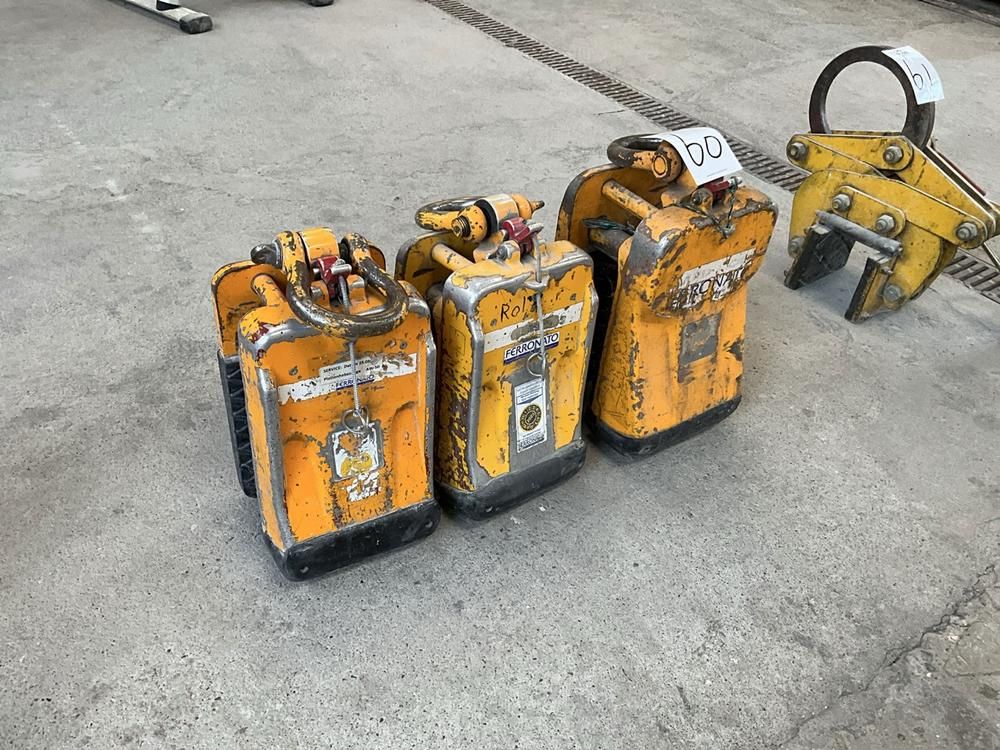 Various lifting clamps (3x)