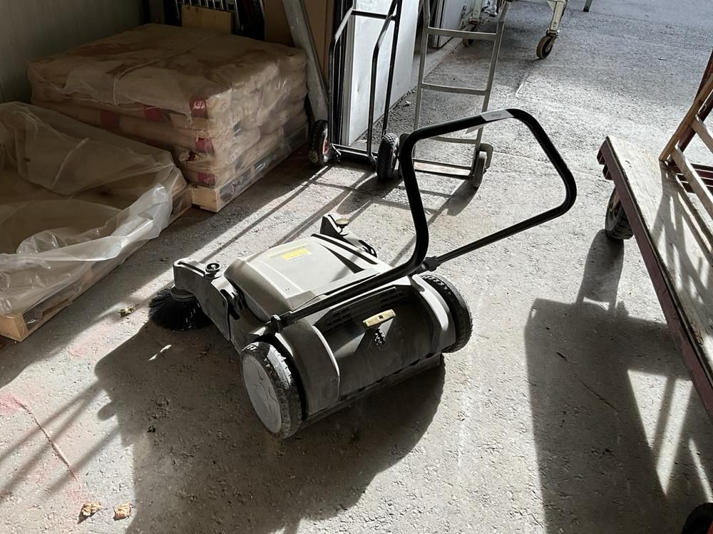 Kärcher KM70/20C Handkehrmaschine