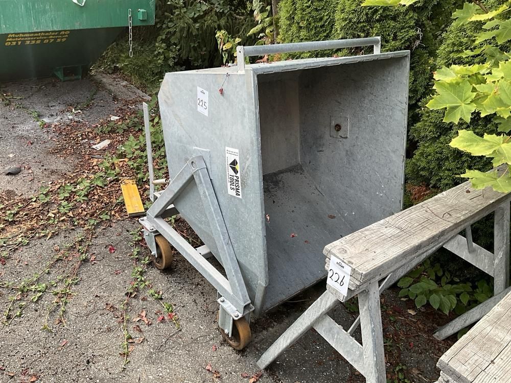Kippbarer Abfallbehälter