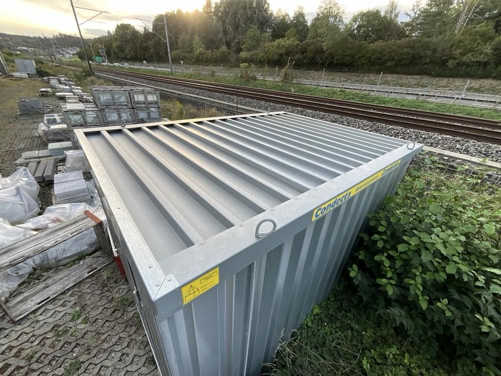 Condecta material container
