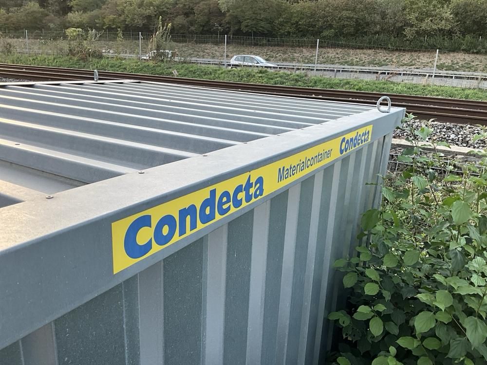 Condecta material container
