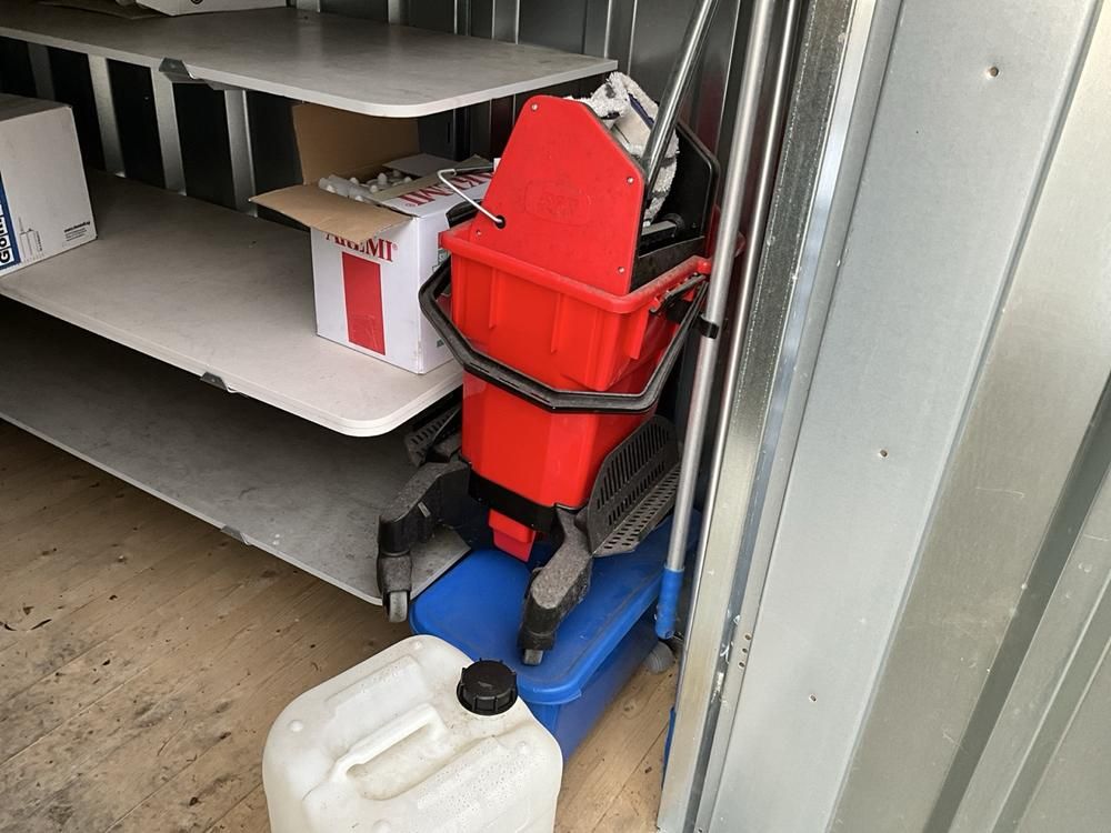 Condecta material container