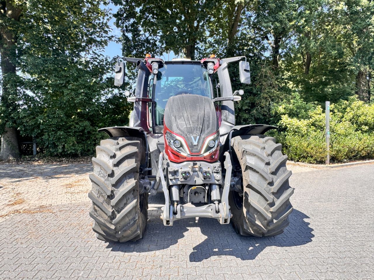 Valtra Q305
