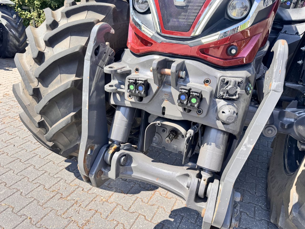 Valtra Q305