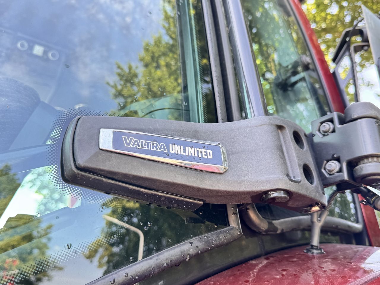 Valtra Q305