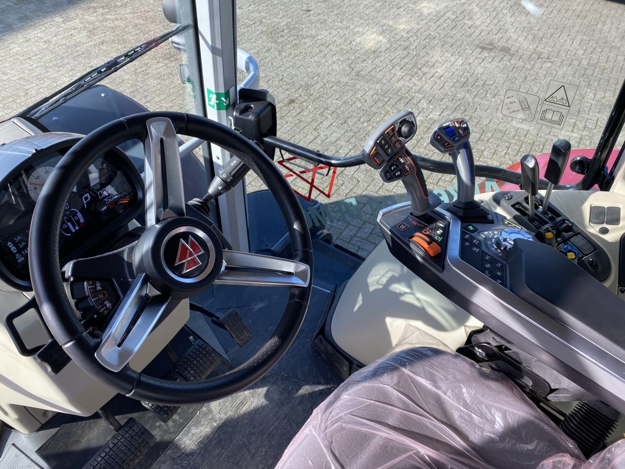 Massey Ferguson 6s.135 Dyna6 Efficient