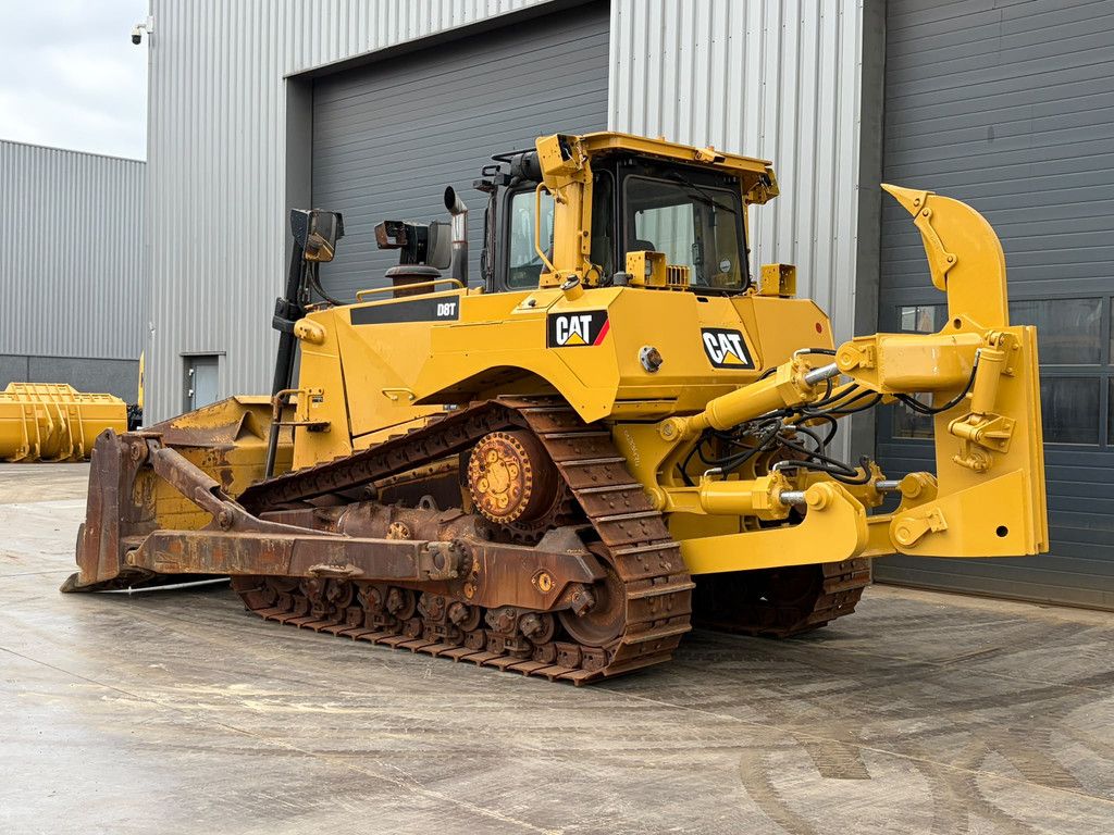 Caterpillar D8T
