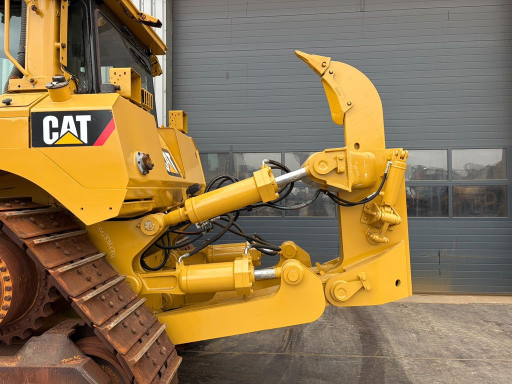 Caterpillar D8T