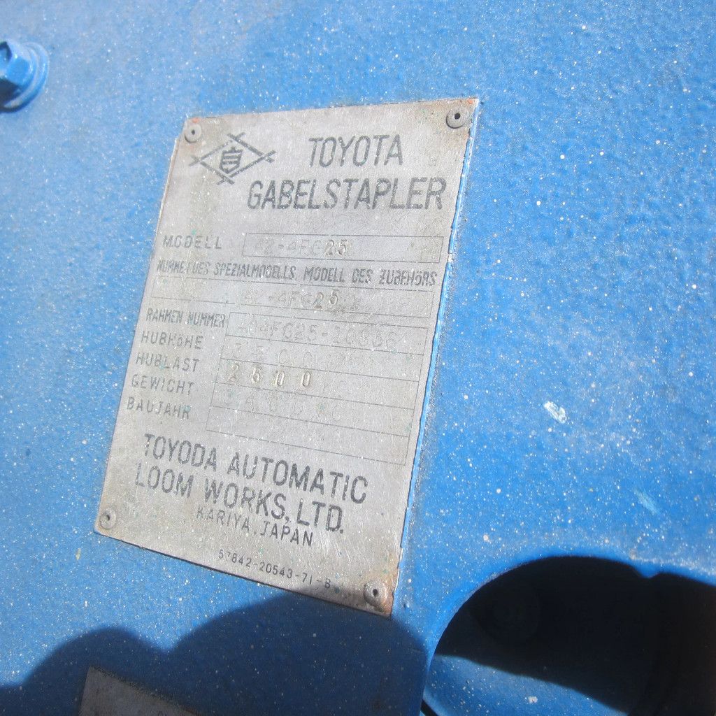 Toyota FG25, LPG-gas, duplomast, met gastank.