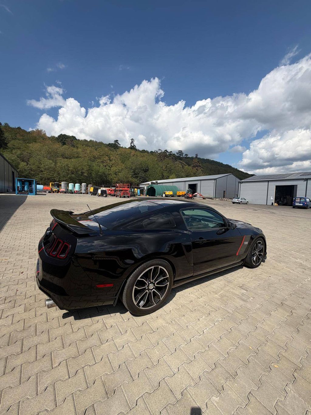 Passenger car Ford Mustang GT Petrol 425hp 2013