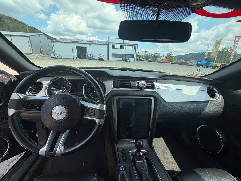 Passenger car Ford Mustang GT Petrol 425hp 2013