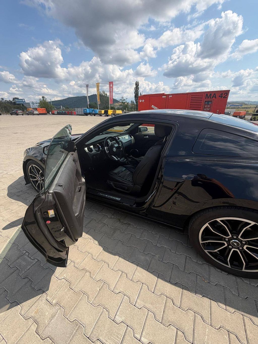 Passenger car Ford Mustang GT Petrol 425hp 2013