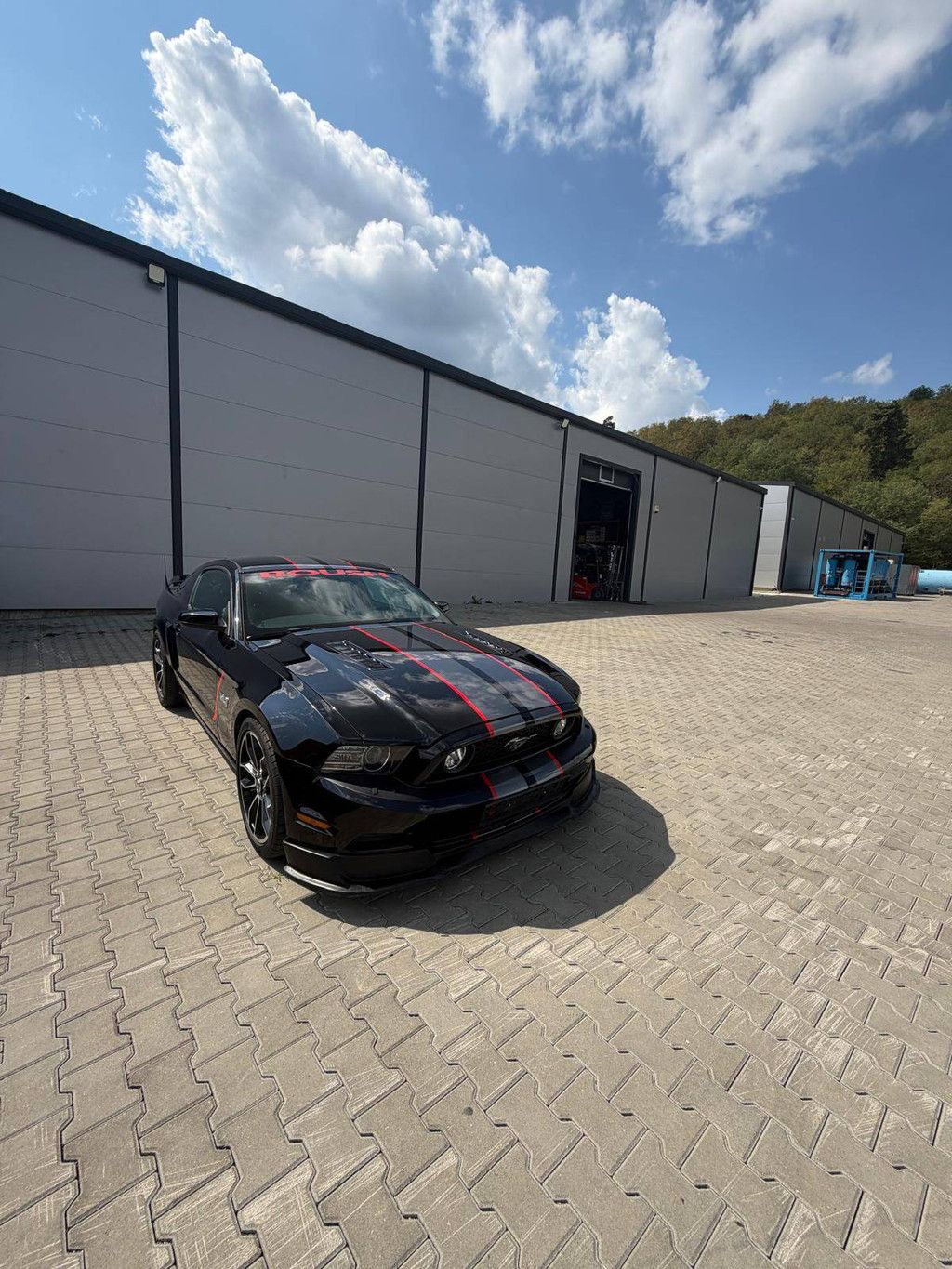 Passenger car Ford Mustang GT Petrol 425hp 2013