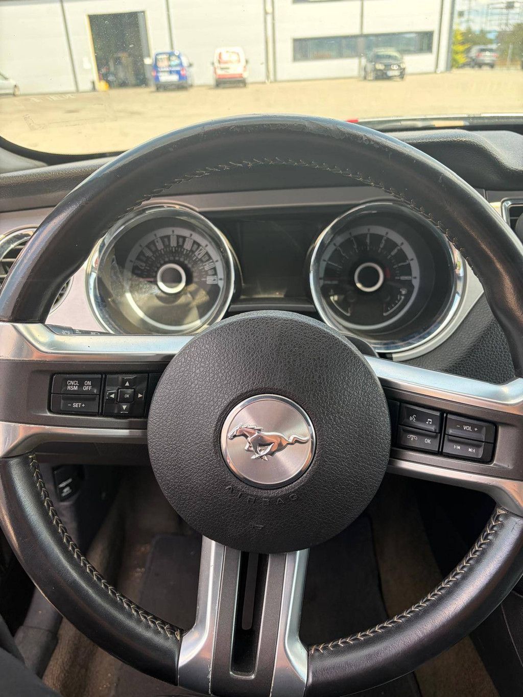Passenger car Ford Mustang GT Petrol 425hp 2013