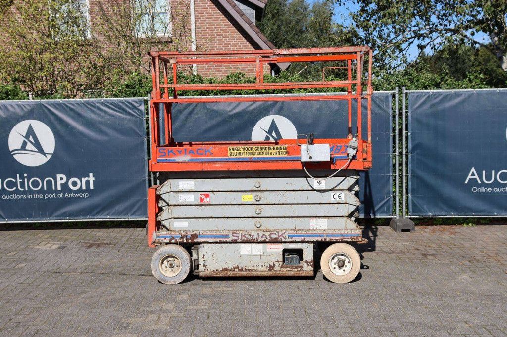 Scherenarbeitsbühne SkyJack SJ4832 Elektrisch 11,8 m 1999