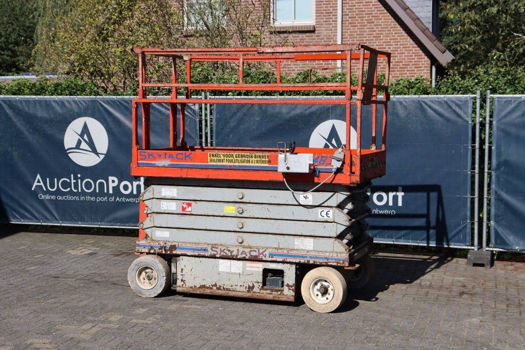 Scherenarbeitsbühne SkyJack SJ4832 Elektrisch 11,8 m 1999