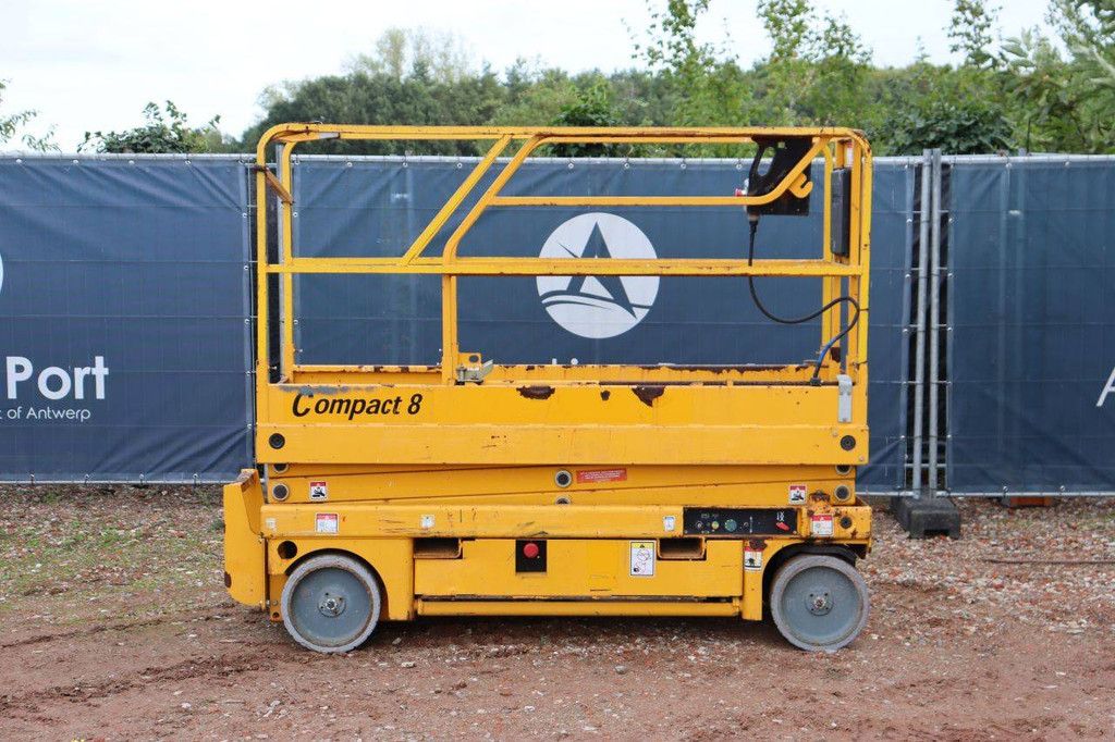 Scherenarbeitsbühne Haulotte Compact 8CU Elektrisch 300 kg 8,2 m 2012