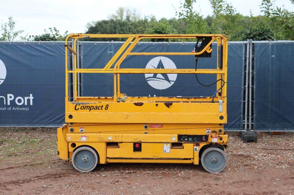 Scherenarbeitsbühne Haulotte Compact 8CU Elektrisch 300 kg 8,2 m 2012