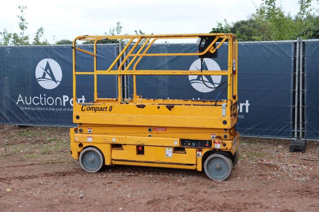 Scherenarbeitsbühne Haulotte Compact 8CU Elektrisch 300 kg 8,2 m 2012
