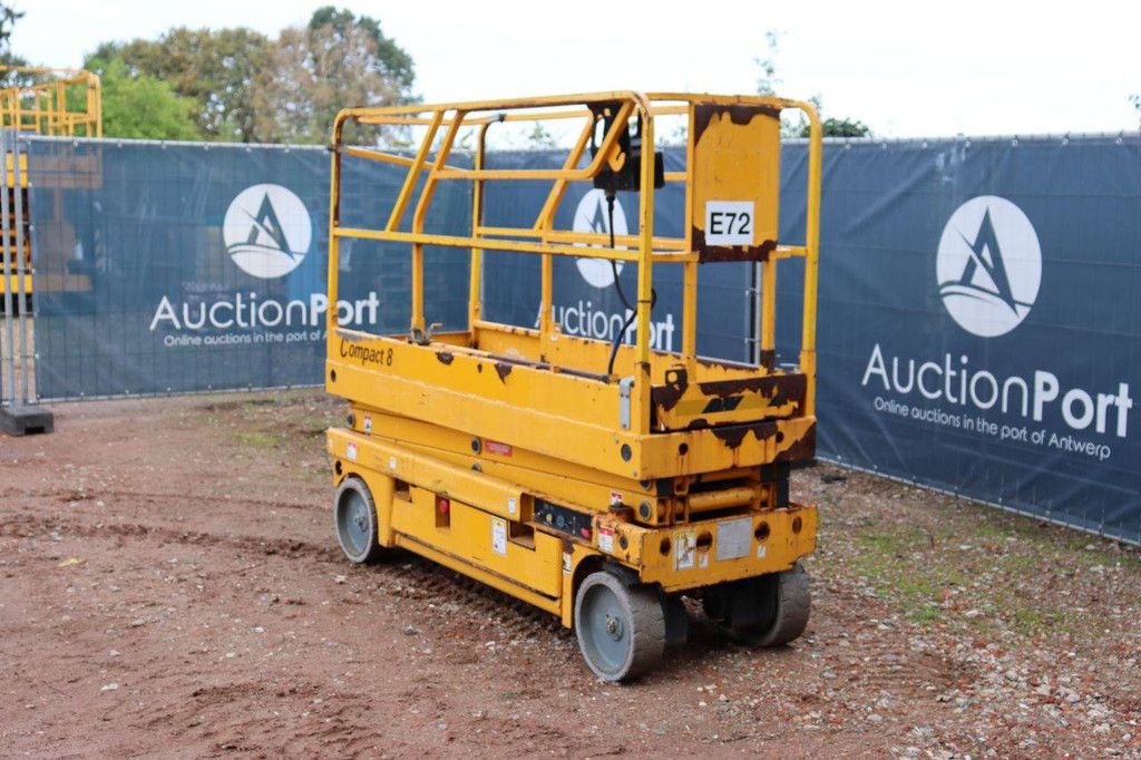 Scherenarbeitsbühne Haulotte Compact 8CU Elektrisch 300 kg 8,2 m 2012