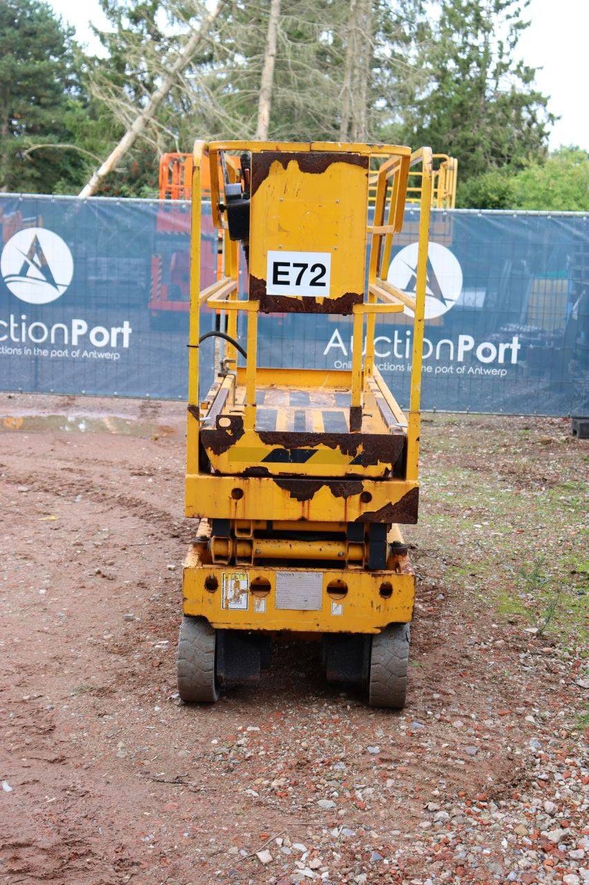 Scherenarbeitsbühne Haulotte Compact 8CU Elektrisch 300 kg 8,2 m 2012
