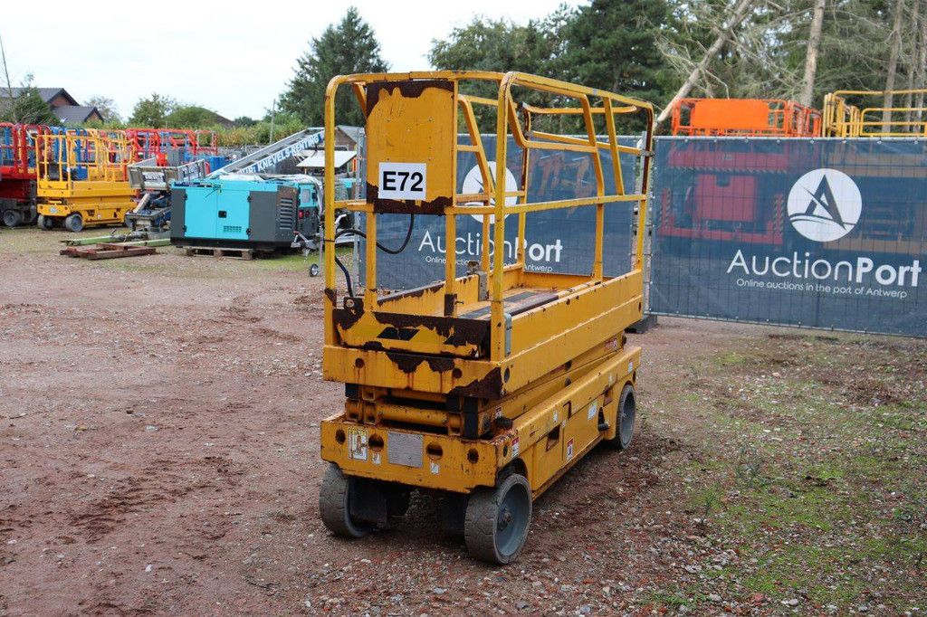 Scherenarbeitsbühne Haulotte Compact 8CU Elektrisch 300 kg 8,2 m 2012