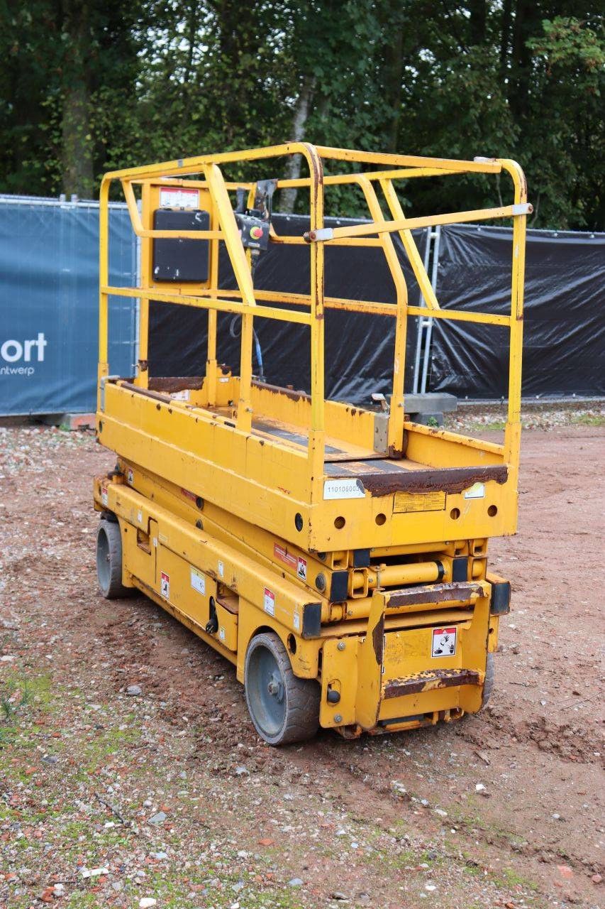 Scherenarbeitsbühne Haulotte Compact 8CU Elektrisch 300 kg 8,2 m 2012