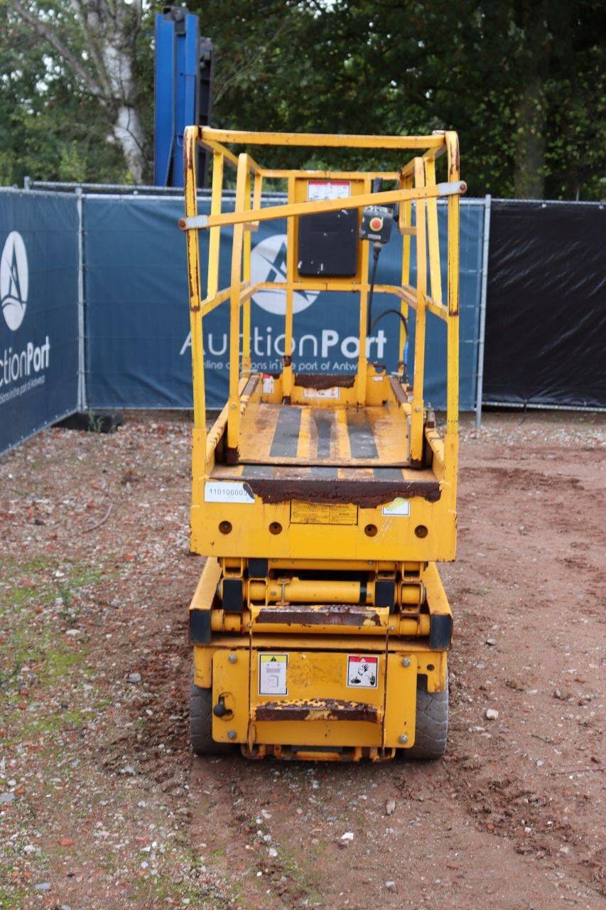 Scherenarbeitsbühne Haulotte Compact 8CU Elektrisch 300 kg 8,2 m 2012