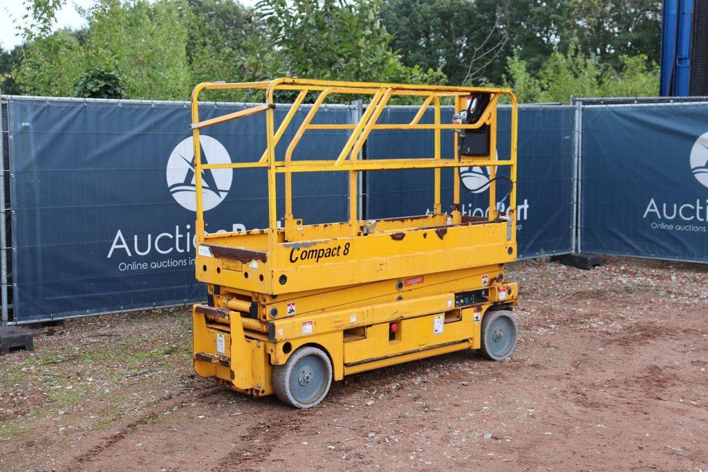 Scherenarbeitsbühne Haulotte Compact 8CU Elektrisch 300 kg 8,2 m 2012