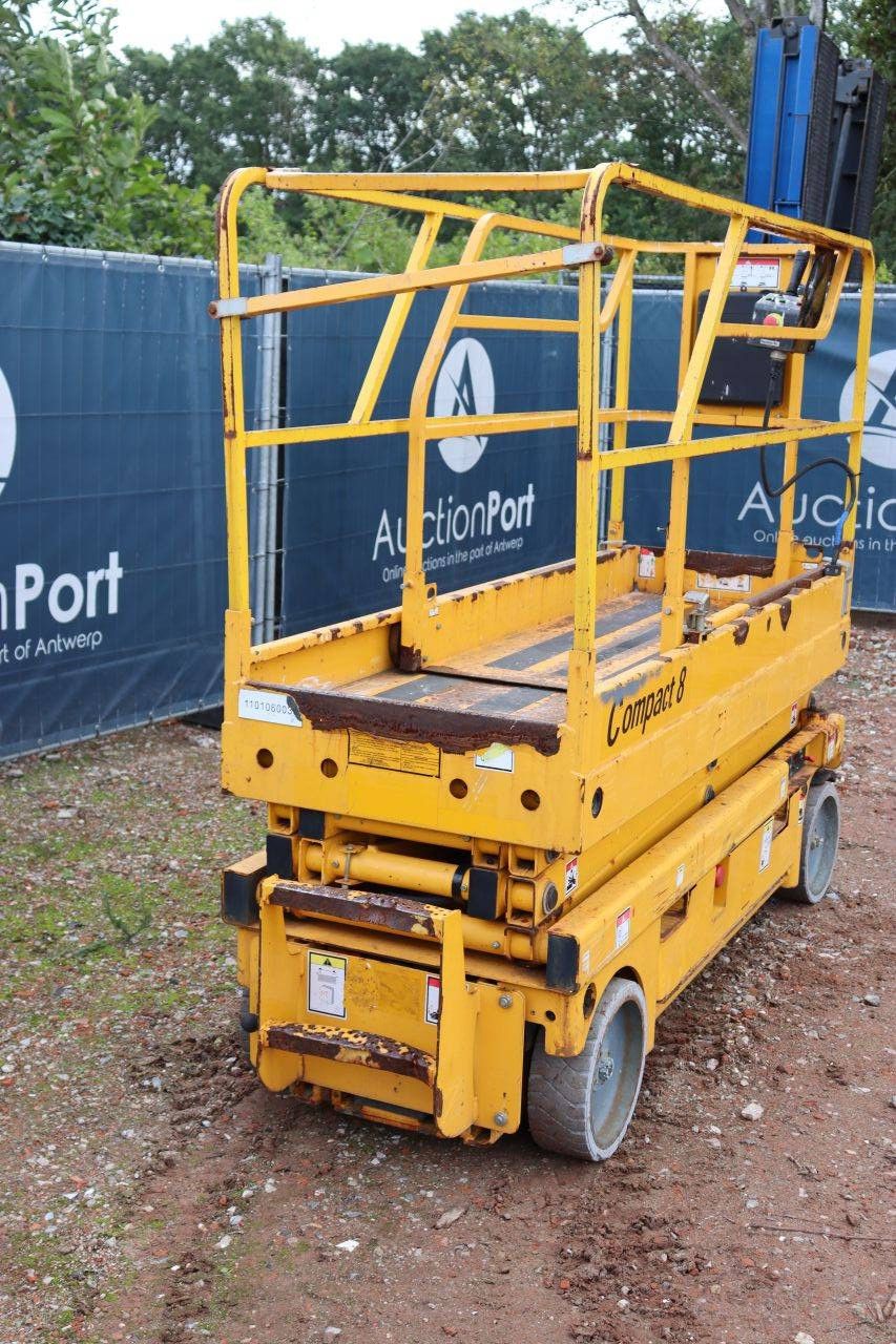 Scherenarbeitsbühne Haulotte Compact 8CU Elektrisch 300 kg 8,2 m 2012