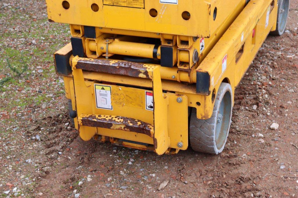 Scherenarbeitsbühne Haulotte Compact 8CU Elektrisch 300 kg 8,2 m 2012