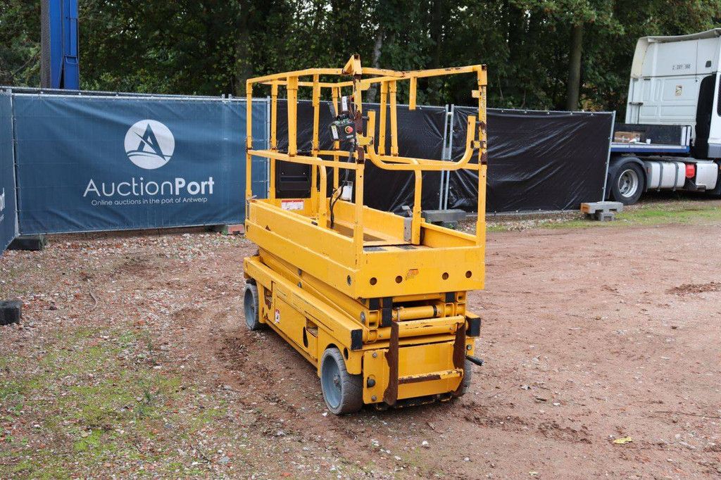 Haulotte Elektro-Scherenarbeitsbühne 350 kg 8,2 m 2015