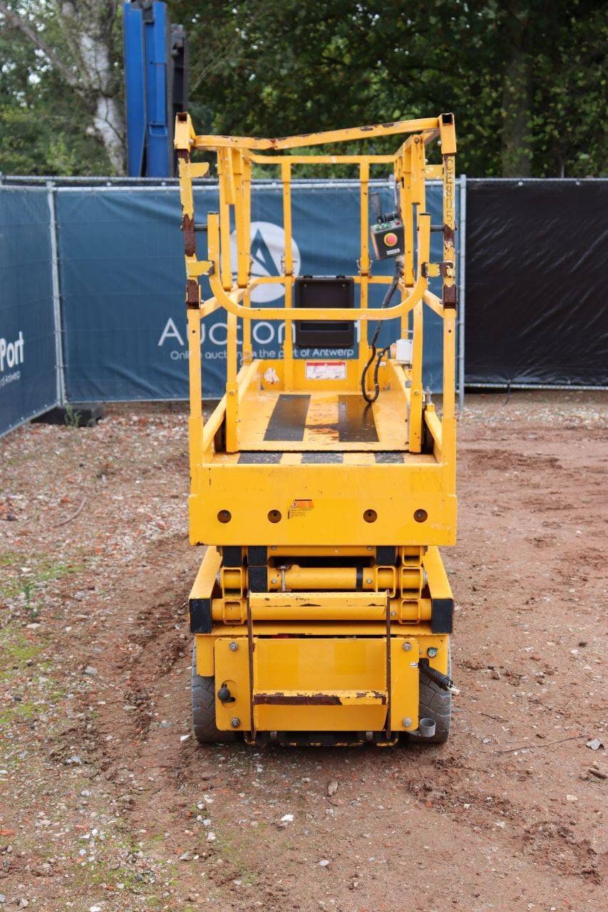 Haulotte Elektro-Scherenarbeitsbühne 350 kg 8,2 m 2015