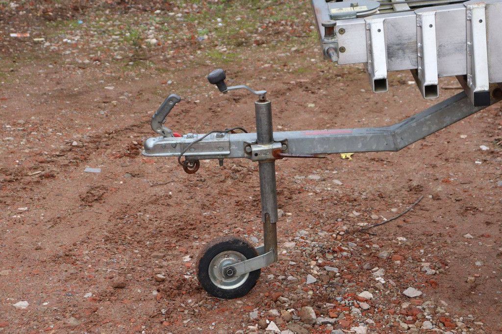Paus 18WH Electric Moving Lift