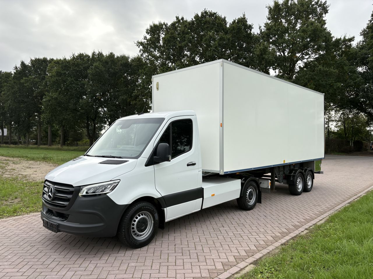 Be trekker Mercedes Sprinter 317 N1 - be oplegger 5 TON LAADKLEP